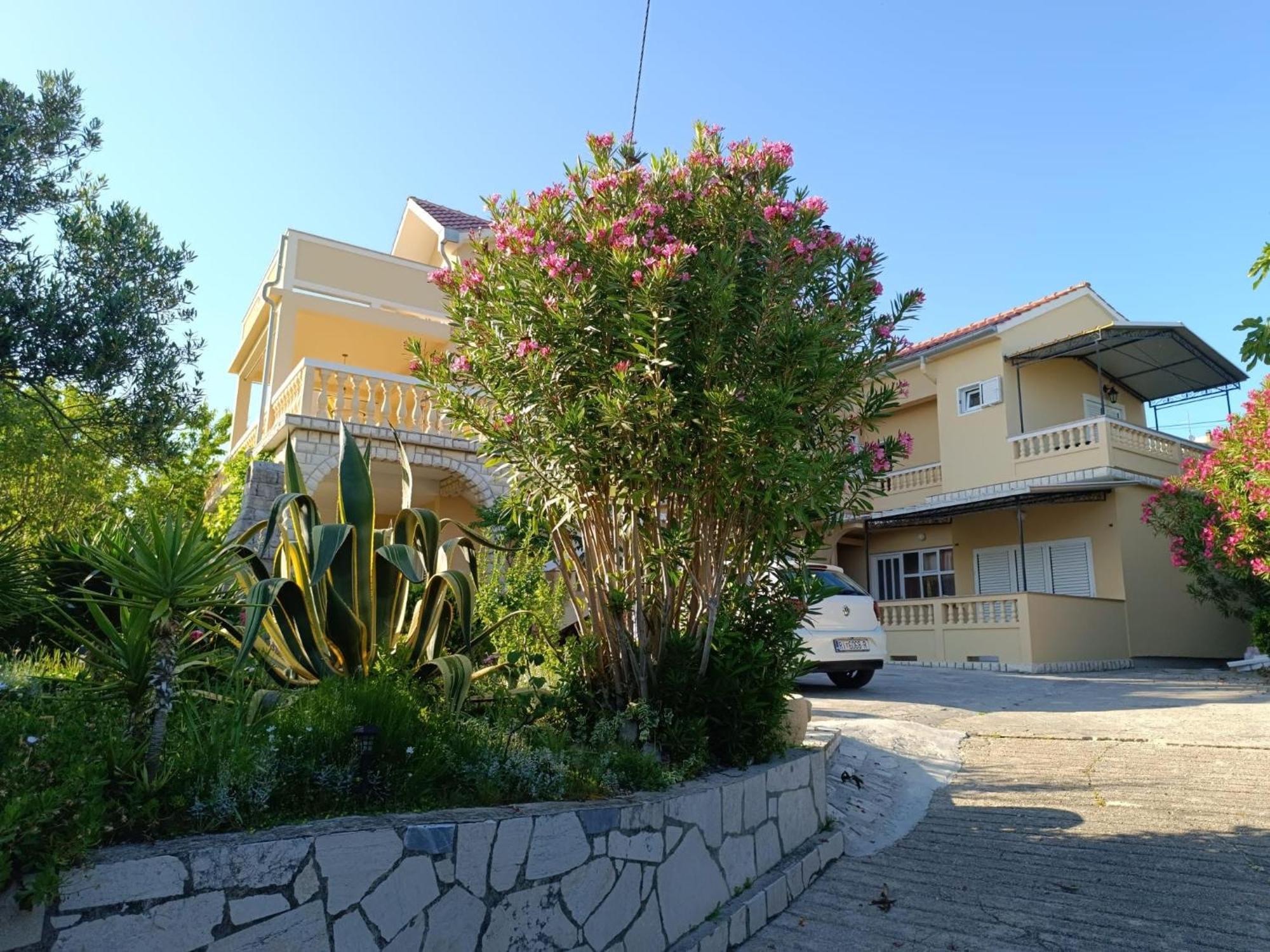 Apartman Haus Maja Banjol Exterior photo